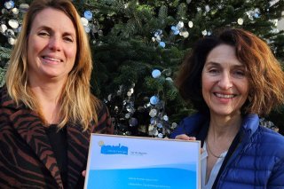 A droite, Anne Bührer, Municipale en charge du groupe de travail "Durabilité" et à gauche, Marie-Luce Duroux Barman, déléguée au développement durable